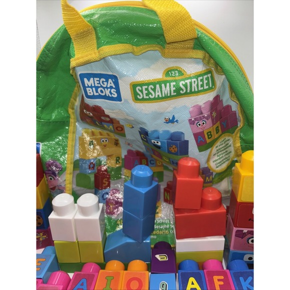 MEGA BLOKS  SESAME STREET ABCs Learn As You Grow 77 Pieces With Carrying Bag - Picture 5 of 5